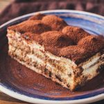 Două rețete celebre de Tiramisu: clasic și „leneș” dacă oaspeții