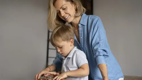 Bona sau guvernanta: care este diferența și pe cine să alegi pentru copilul tău