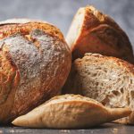 Ce este pâinea sourdough utilă și pentru cine este dăunătoare: experții au numit avantajele și dezavantajele sale Ce este pâinea sourdough utilă și pentru cine este dăunătoare: