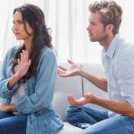 De ce oamenii rămân în relații nefericite și "așteaptă dragostea":