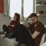 Greșeala "paharului nespălat": ce ascund de fapt certurile voastre pentru nimic greseala-paharului-nespalat-ce-ascund-de-fapt-certurile-voastre-pentru.webp.webp