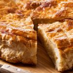 Plăcintă apetisantă cu capelin: cina pe masă în 30 de