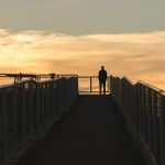 "Sunt singur, ce este în neregulă cu mine?": cum să faci față sentimentelor de rușine legate de absența celor dragi sunt-singur-ce-este-in-neregula-cu-mine-cum-sa.jpg