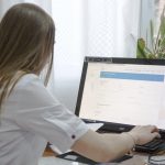 Ucrainenii vor putea face online o declarație la medic –