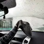 Care este cel mai bun mod de a curăța geamul