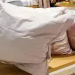 Ce se întâmplă dacă nu vă schimbați fața de pernă la fiecare trei zile: drama pielii dimineața ce-se-intampla-daca-nu-va-schimbati-fata-de-perna.jpg