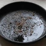 cum-sa-curatati-o-tigaie-fara-frecare-si-efort-folosind.webp.webp