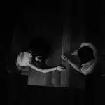 De ce ne temem de adevărata intimitate: un zid făcut din cărămizi făcute de noi înșine de-ce-ne-temem-de-adevarata-intimitate-un-zid-facut.jpg