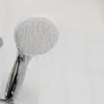 De ce oamenii renunță din ce în ce mai mult la duș și dacă este bine pentru ei De ce oamenii renunță din ce în ce mai mult