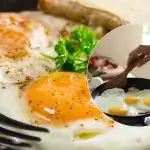 Îmbunătățiți dramatic aroma ouălor amestecate obișnuite: ce ingredient secret să