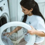 Majoritatea o fac greșit: aflați frecvența ideală și regimul de spălare pentru fiecare țesătură de lenjerie de pat majoritatea-o-fac-gresit-aflati-frecventa-ideala-si-regimul-de.webp.webp
