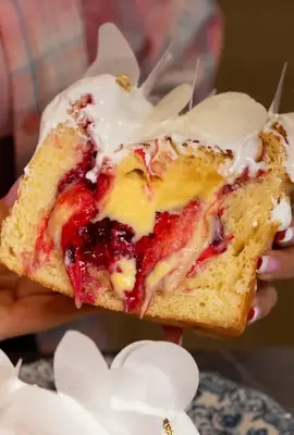 Paska cu cremă și cireșe - cum să faci produse de patiserie moi și pufoase