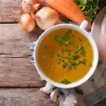 Care bulion este de fapt mai sănătos - bulion de oase sau bulion de pui: comparație a valorii nutriționale Care bulion este de fapt mai sănătos - bulion de